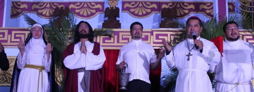 Alrededor de dos mil mexicanos participan en la representación del Viacrucis de Iztapalapa