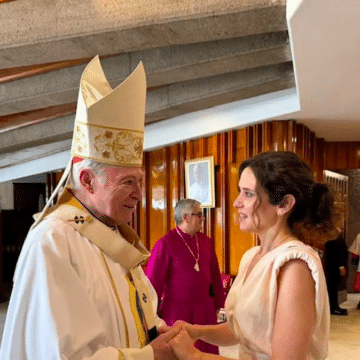 Ayuso con el cardenal Aguiar