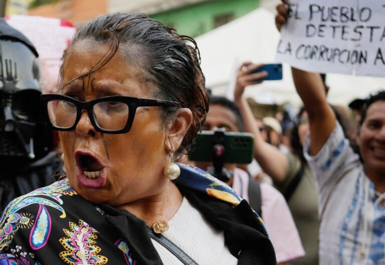 Celebraciones tras la salida de la fiscal general de Guatemala