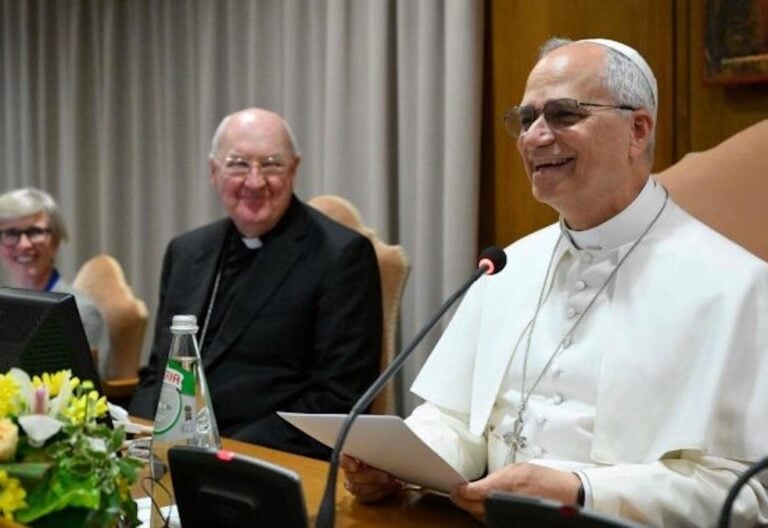 El Papa durante la reunión con los participantes en el encuentro de los Moderadores de las
