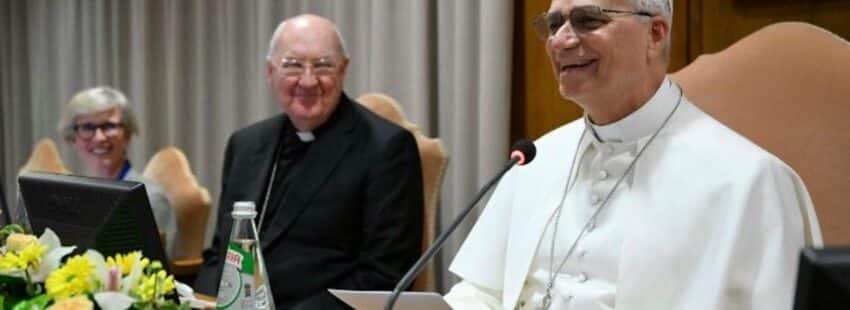 El Papa durante la reunión con los participantes en el encuentro de los Moderadores de las
