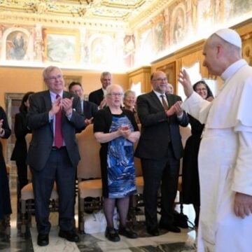 León XIV con los PARTICIPANTES EN EL COLOQUIO PROMOVIDO POR EL DICASTRIO PARA EL DIÁLOGO