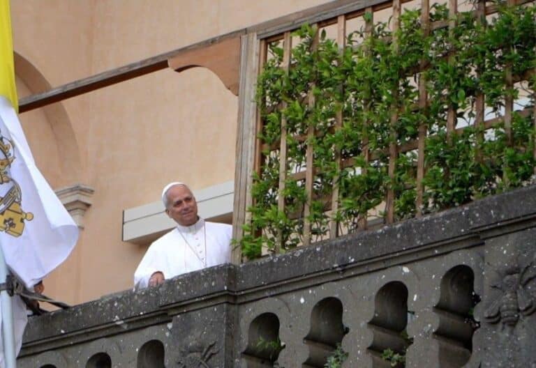 Los peregrinos reemplazan a los periodistas en los martes de León XIV en Castel Gandolfo
