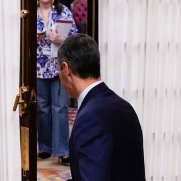 Pedro Sánchez abandona el Congreso el 20 de mayo
