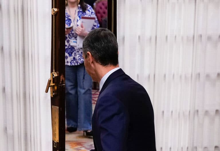 Pedro Sánchez abandona el Congreso el 20 de mayo