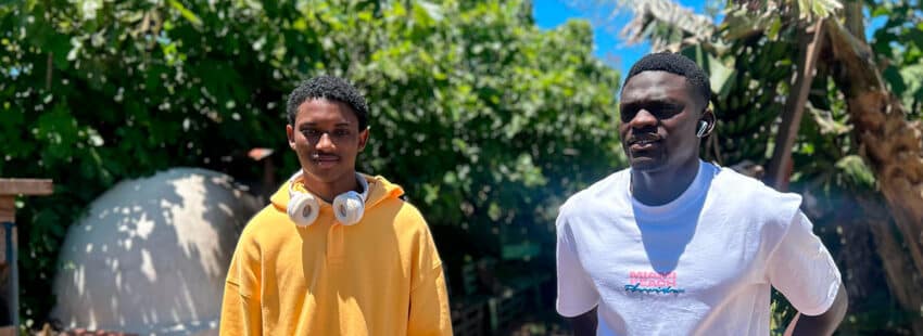 Babacar (de amarillo) y Mutarr forman parte del proyecto Ben de Cáritas Tenerife