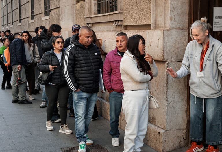 Fila para solicitar la regularización.