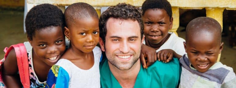 Voluntarios españoles de OVA en Guinea Ecuatorial