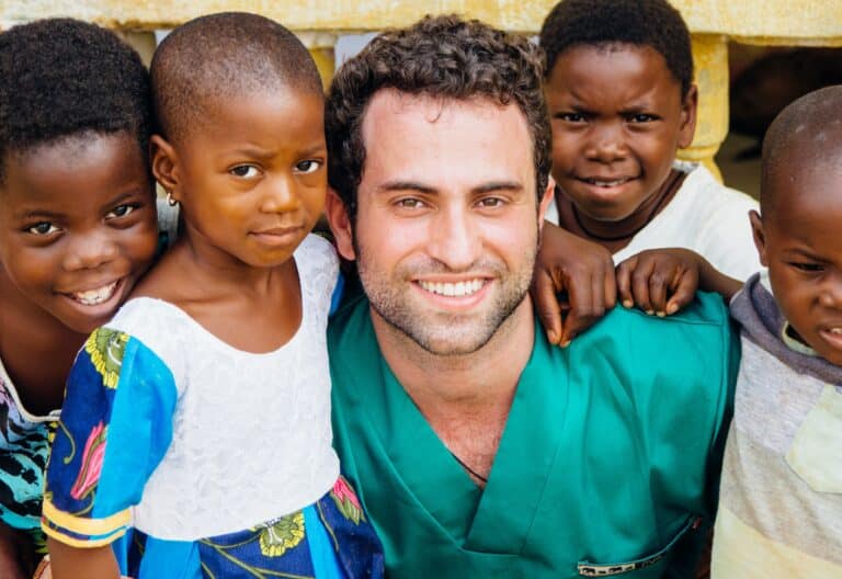 Voluntarios españoles de OVA en Guinea Ecuatorial