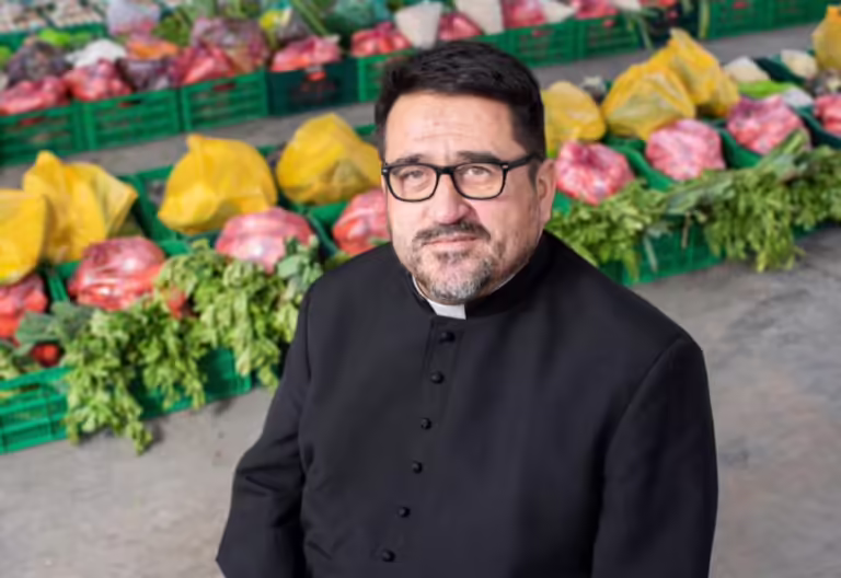 Omar Sánchez Portillo, scerdote de Lurín