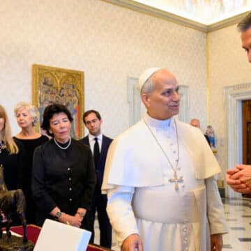 Pedro Sánchez y León XIV en su primer encuentro