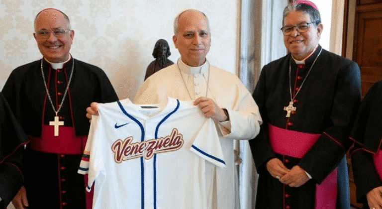 León y obispos venezolanos