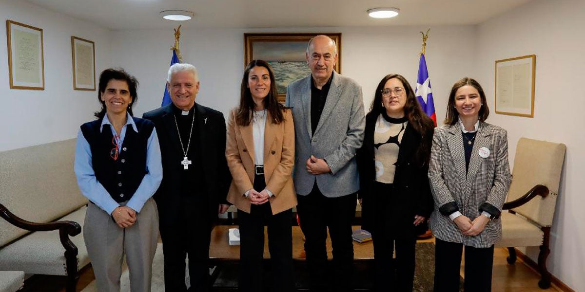 El Área de Educación de la Conferencia Episcopal de Chile, con la ministra de educación