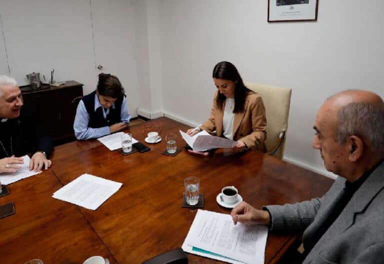 El Área de Educación de la Conferencia Episcopal de Chile, con la ministra de educación