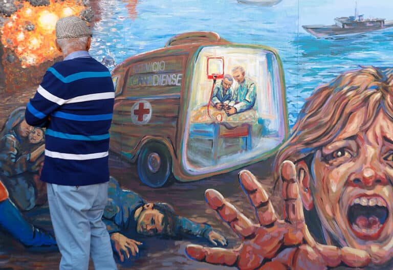 Mural 'La Desbandá' en el Instituto de Educación Secundaria Ben Al Jatib de Málaga.