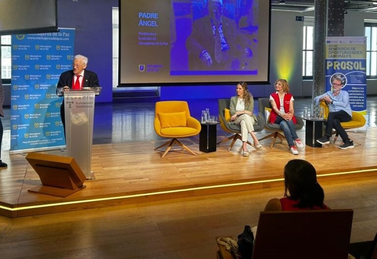 El padre Ángel, en la presentación de la Memoria de Mensajeros de la Paz