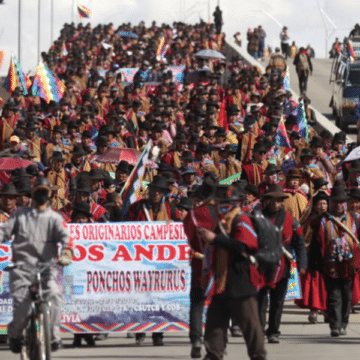 Ponchos rojos de Bolivia