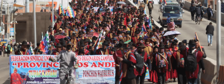 Ponchos rojos de Bolivia