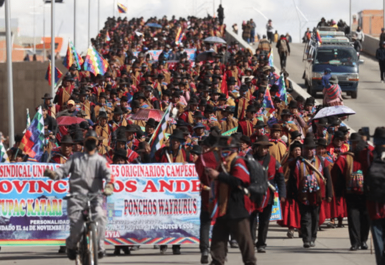 Ponchos rojos de Bolivia