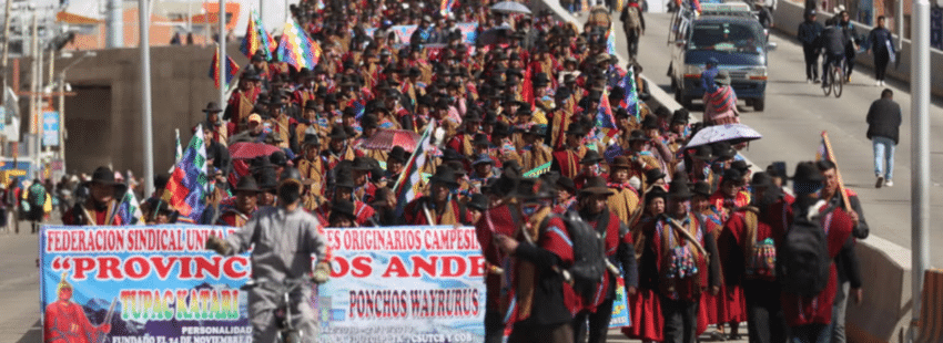Ponchos rojos de Bolivia