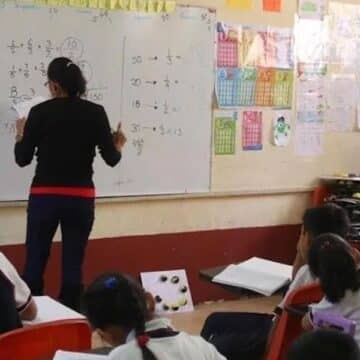 Profesora y alumnos