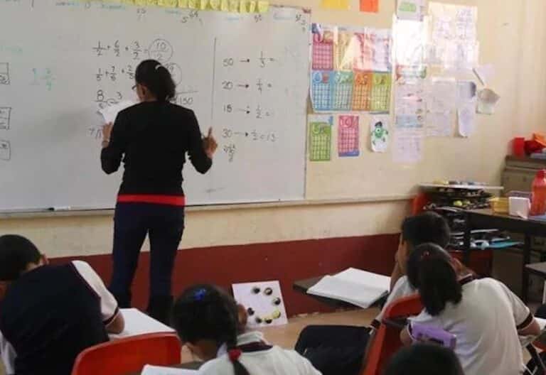 Profesora y alumnos