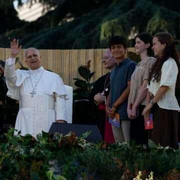 León XIV pide a los jóvenes españoles que “¡sean humanos!” y lideren el cambio