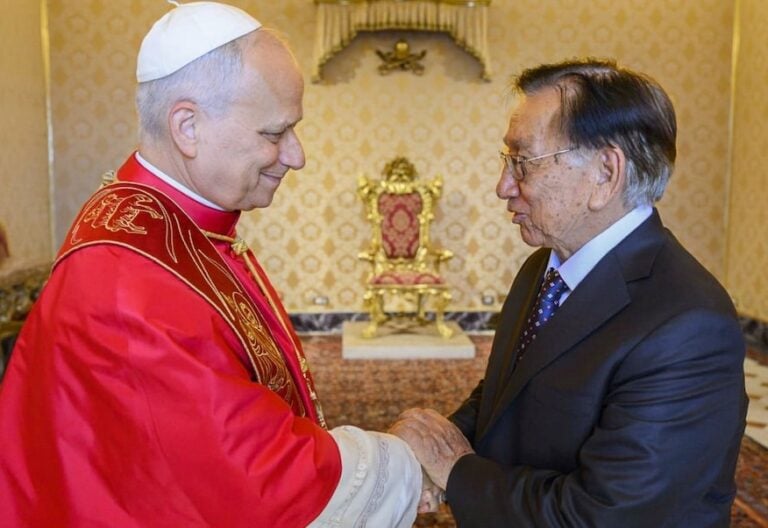 León XIV con el presidente de Perú