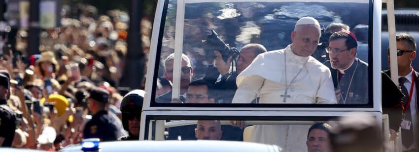 León XIV y José Cobo en el papamóvil