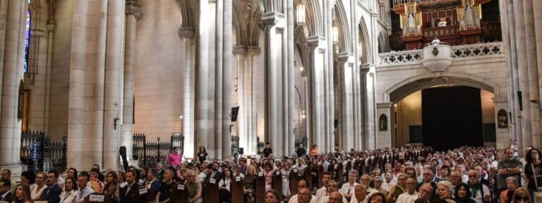 Madrid congrega a miles de fieles por el 8º centenario del Tránsito de San Francisco de Asís