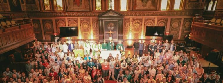 El cardenal McElroy preside la misa del ‘cónclave’ LGTBI católico de Estados Unidos llamando