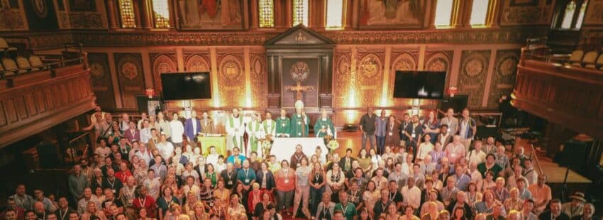 El cardenal McElroy preside la misa del ‘cónclave’ LGTBI católico de Estados Unidos llamando