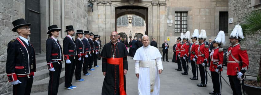 El cardenal Omella y León XIV, en el palacio arzobispal de Barcelona