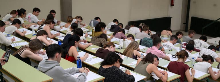 PAU. Prueba Acceso a la Universidad. Estudiantes. Jóvenes. Exámenes.