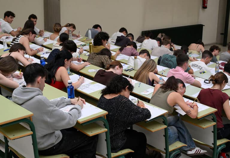 PAU. Prueba Acceso a la Universidad. Estudiantes. Jóvenes. Exámenes.