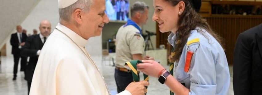 Papa con mujer scout