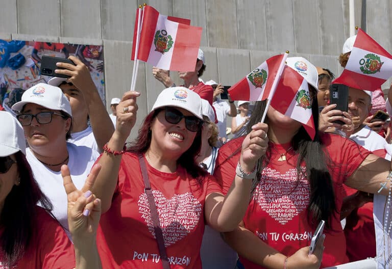 Peruanos en al encuentro de León XIV con inmigrantes de África, América Latina y en Arguineguín