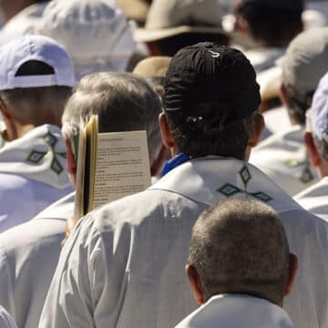 Sacerdotes en la misa del Corpus en Cibeles con León XIV