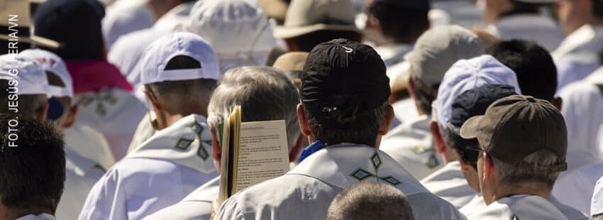 Sacerdotes en la misa del Corpus en Cibeles con León XIV