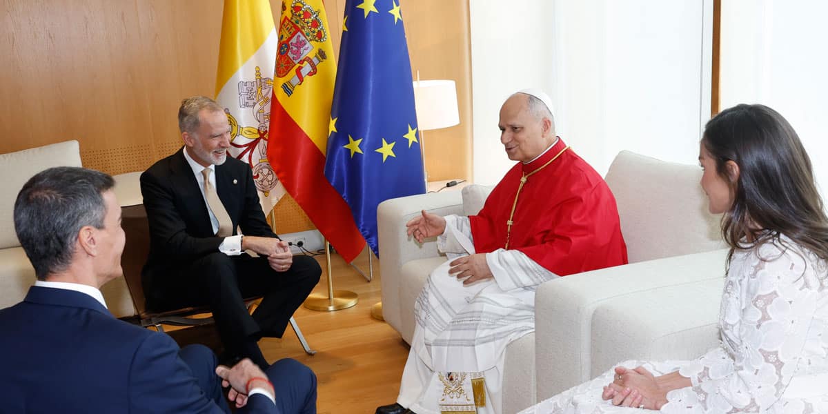 Los Reyes y Sánchez, en su encuentro privado con León XIV