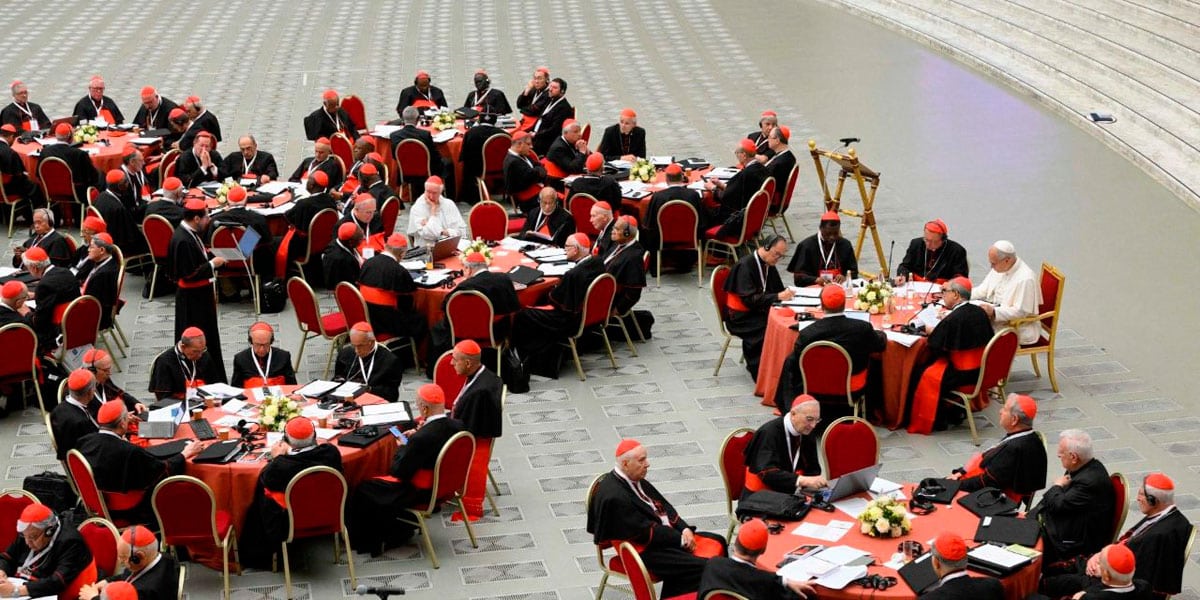 Cardenales en el consistorio