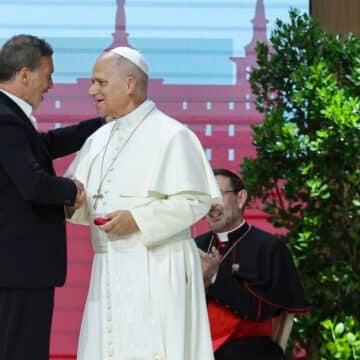 Antonio Banderas proclama ante León XIV que “el arte debe ser una alternativa a todas las
