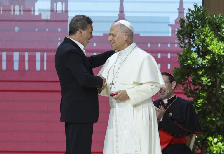 Antonio Banderas proclama ante León XIV que “el arte debe ser una alternativa a todas las