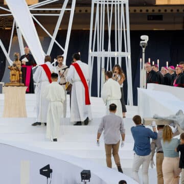León XIV, en la Vigilia de oración en el Estadio Olímpico de Barcelona