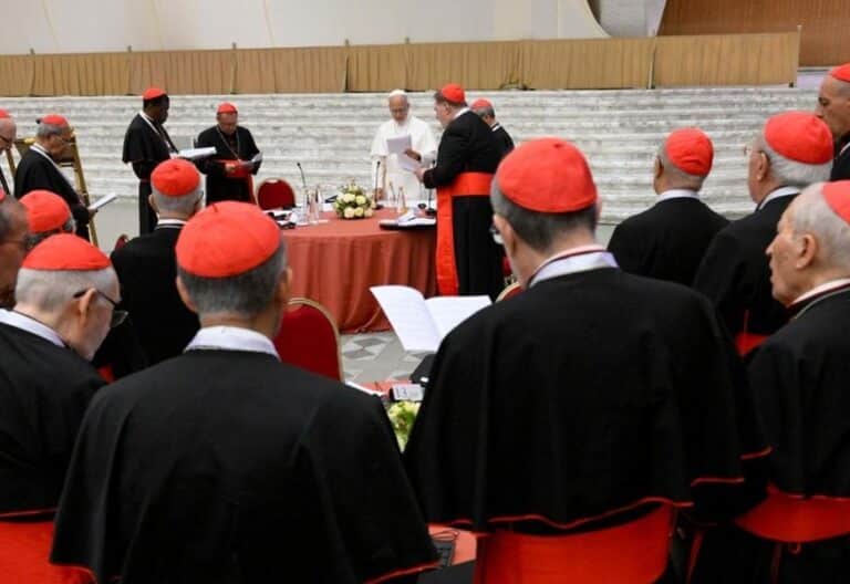 León XIV, ante los cardenales, en el consistorio de junio de 2026