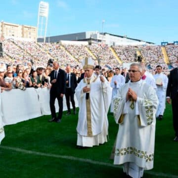 León XIV, en la misa en el Estadio de Gran Canaria