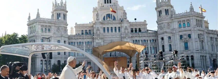 La misa del Papa dispara un 1.100% la afluencia habitual en la plaza de Cibeles de Madrid