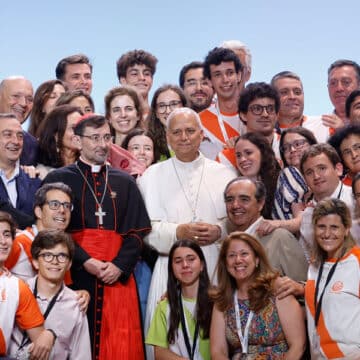 León XIV, con los voluntarios del viaje a España