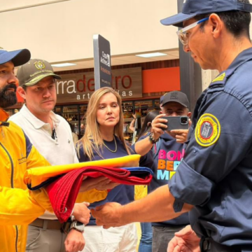Equipos de rescate en Venezuela