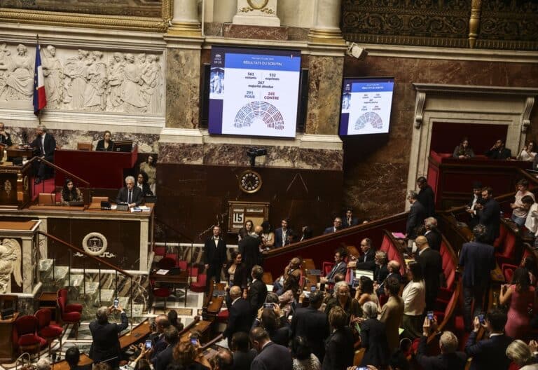 Francia aprueba, por la mínima y con la cámara dividida, la ley de eutanasia
